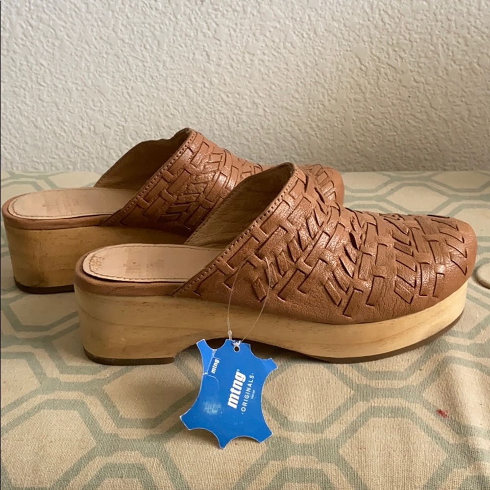 NWT Anthropologie MTNG wooden clogs